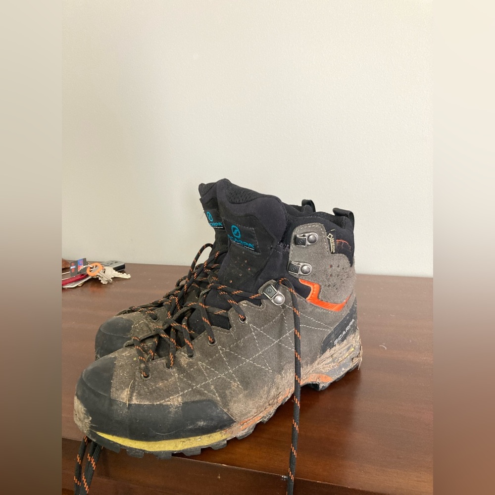 Scarpa mens hiking boots